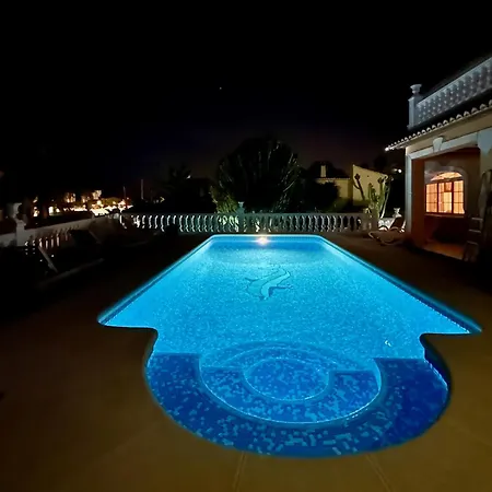 ヴィラ With Wonderful Pool *